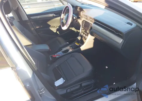 2021 Volkswagen Passat 2.0T Se z USA, uszkodzony, nr VIN 1VWSA7A3XMC009572